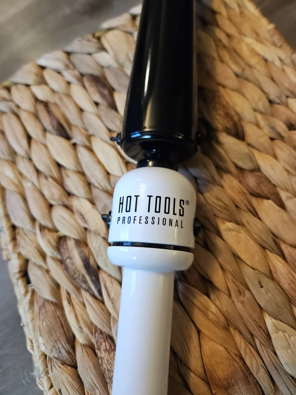 Hot Tools Nano ceramic Curling Wand 1-1/4
